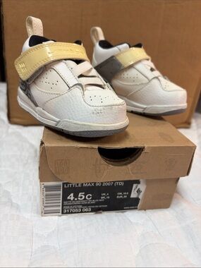 Nike Toddler White Velcro Sneaker